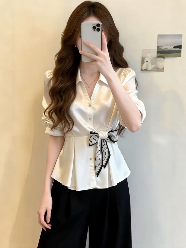 Áo sơ mi lụa trắng kiểu Pháp tay ngắn, thắt lưng lụa, dáng suông gầy — màu trắng