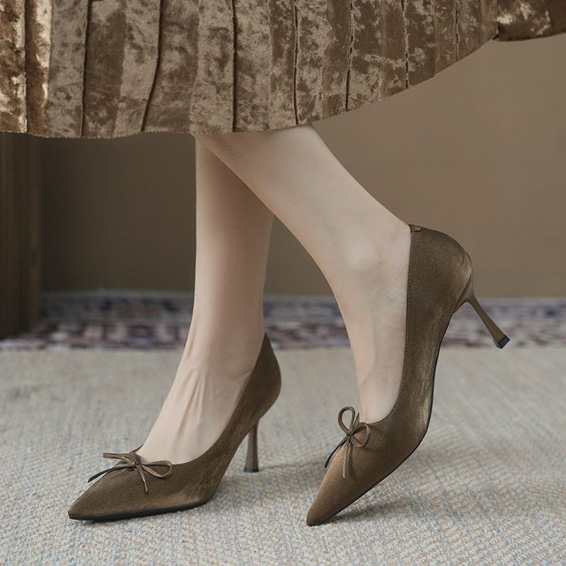 Giày cao gót nữ mũi nhọn gót mảnh 6–8 cm trang trí nơ thanh lịch, đi êm chân — Màu kaki, Màu nâu