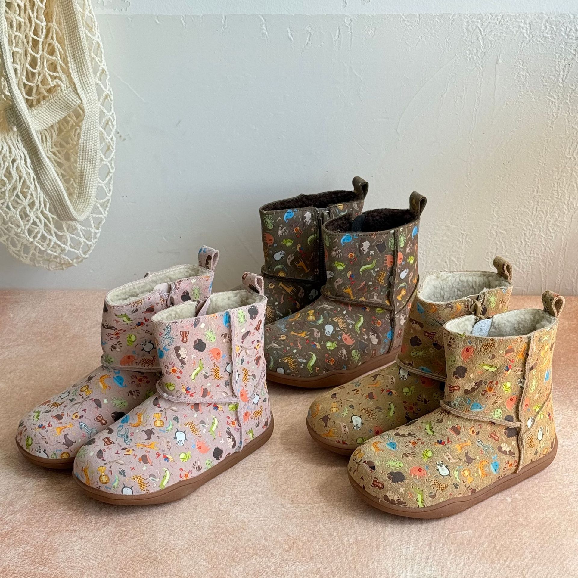 Children's Snow Boots Autumn and Winter New Style Genuine Leather Soft-Soled Leather Shoes Retro Forest Animal Leather Boots for Boys and Girls Fleece-Lined Short Boots