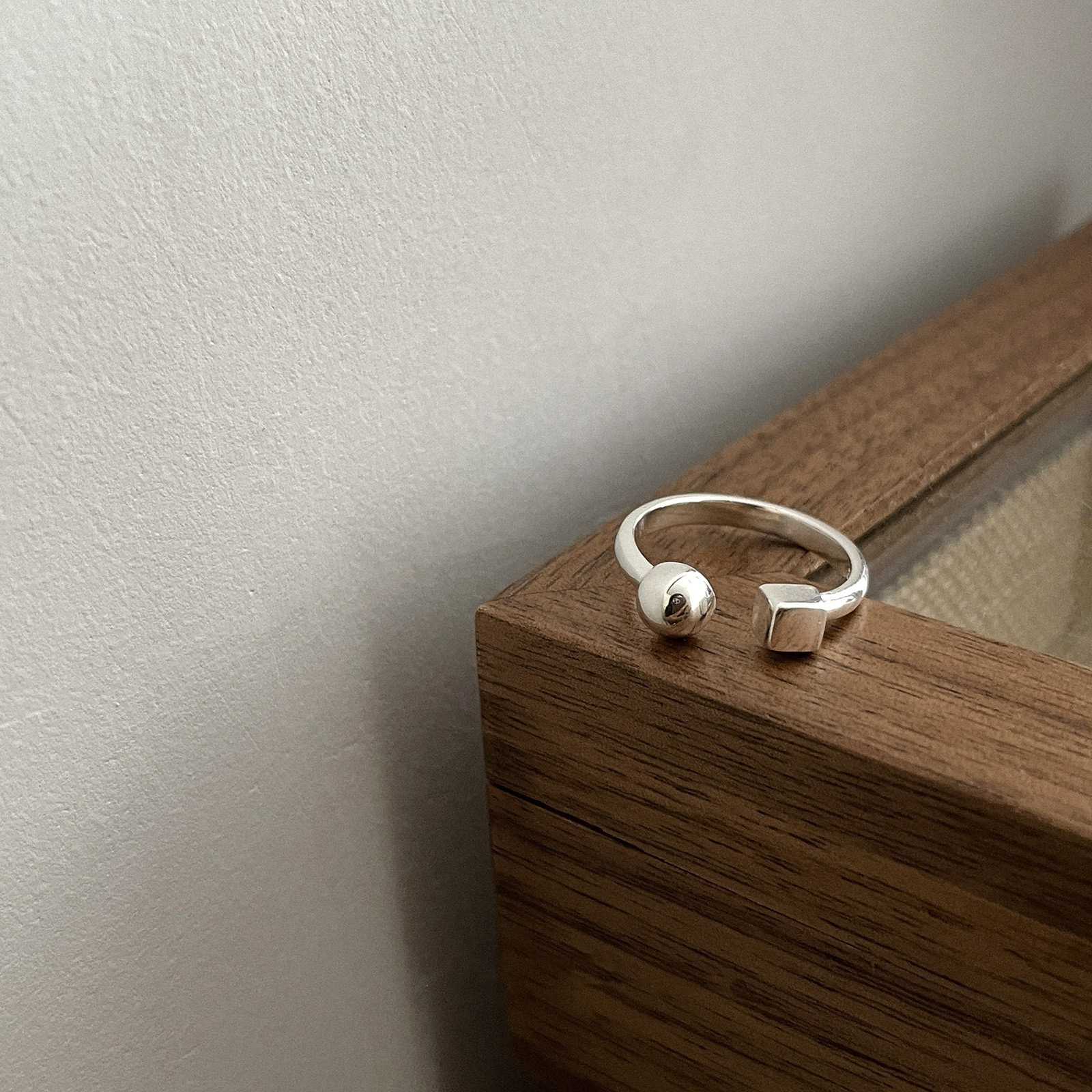 Koreanischer geometrischer runder Ring für Damen im Retro-Stil, quadratische Kugel, offener Hip-Hop-Zeigefingerring, trendig_voghion.com
