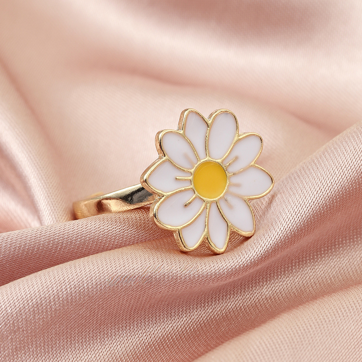 Fashionable cute universal ring