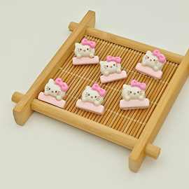 可爱卡通kt猫咪蝴蝶结英文字母牌树脂贴脚纽扣童装女装毛衣手缝扣