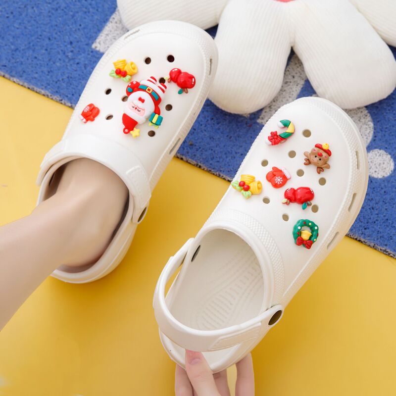 Christmas atmosphere diy cartoon hole shoes eva non-slip cross-border hot selling cloud shoes garden shoes factory wholesale