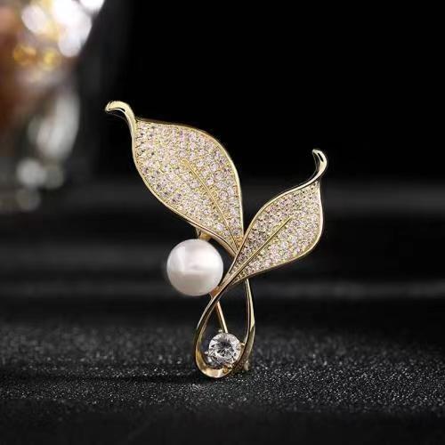 Women's clothing accessories anti exposure snowflake pearl crystal brooch exquisite flower pin_voghion.com