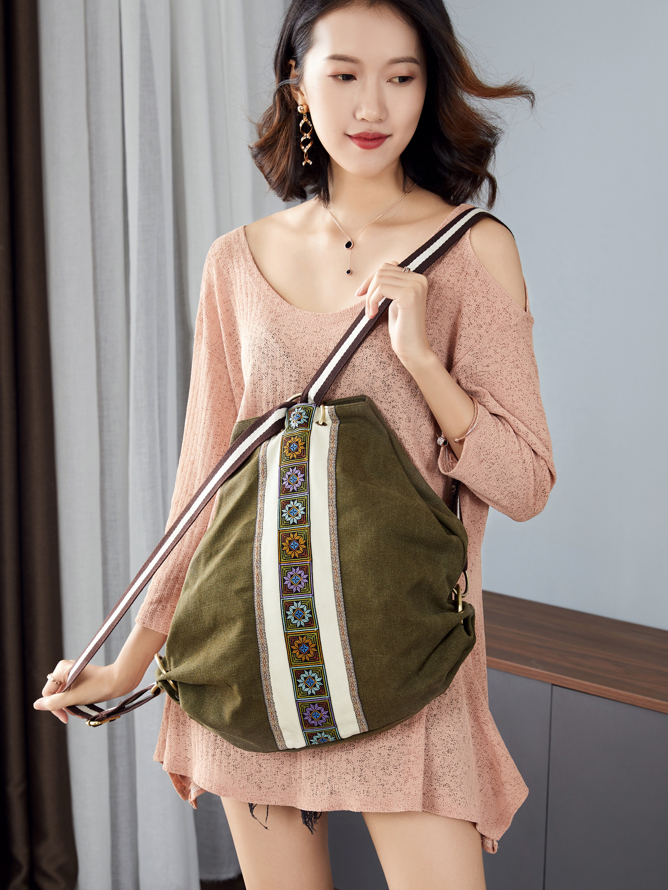 Mochila bordada mochila de lona de gran capacidad para mujer mochila casual mochila de viaje antirrobo duradera Retro