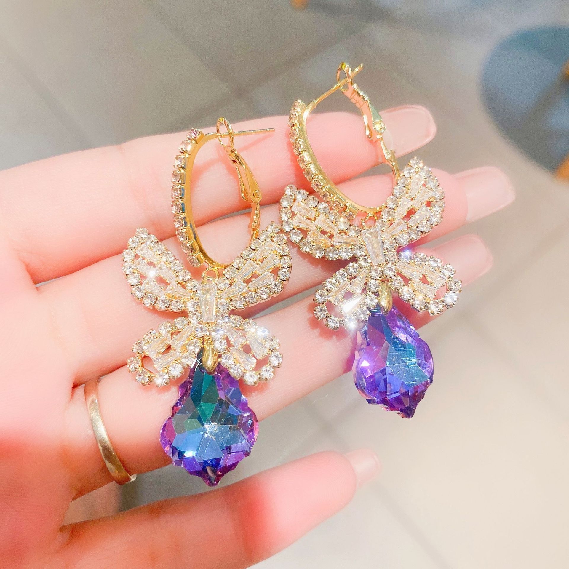 fashionable elegant universal sophisticated earrings