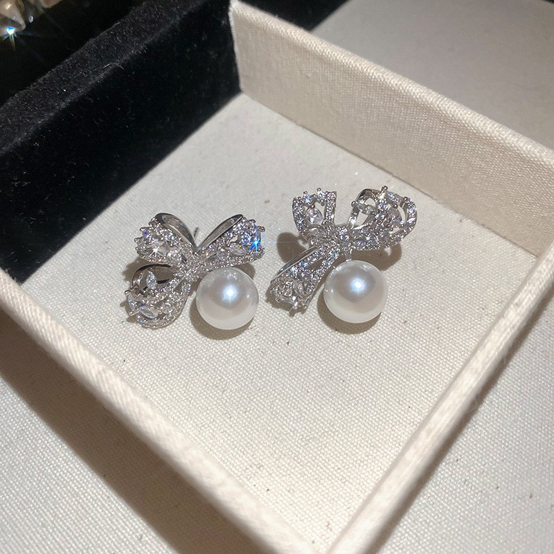 Aguja de plata Pendientes de lazo de diamantes coreanos Pendientes de temperamento de moda de todo fósforo Pendientes de diseño de nicho Sentido de lujo ligero