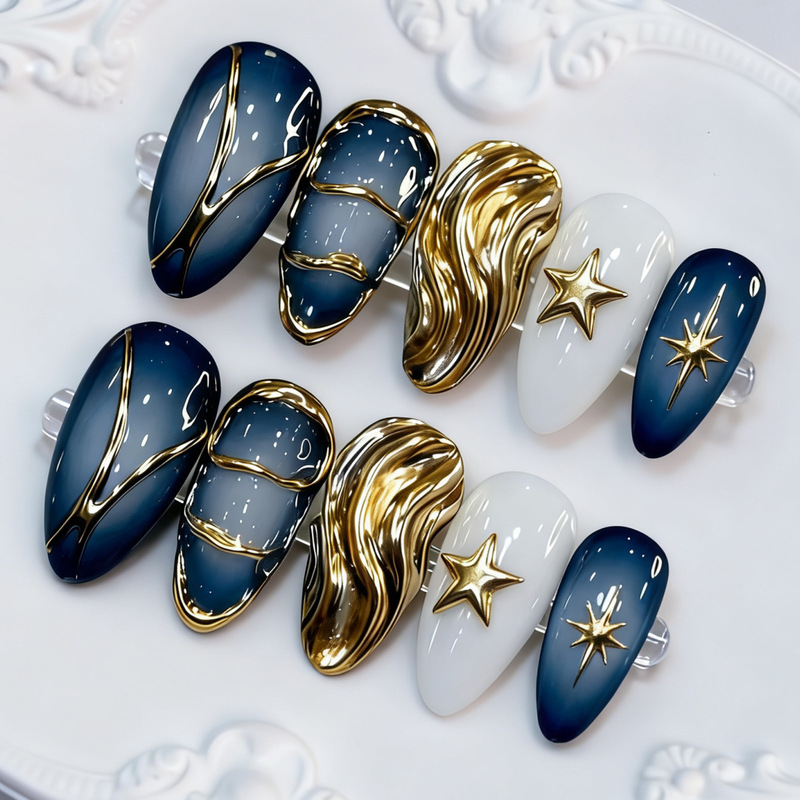 Haze blue gradient fine glitter 3D three-dimensional gold-plated swirl metal four-pointed star nails, 30 pieces, European and American fashion nail art Haze blue gradient fine glitter 3D three-dimensional gold-plated swirl metal four-pointed star nails, 30 pieces, European and American fashion nail art
