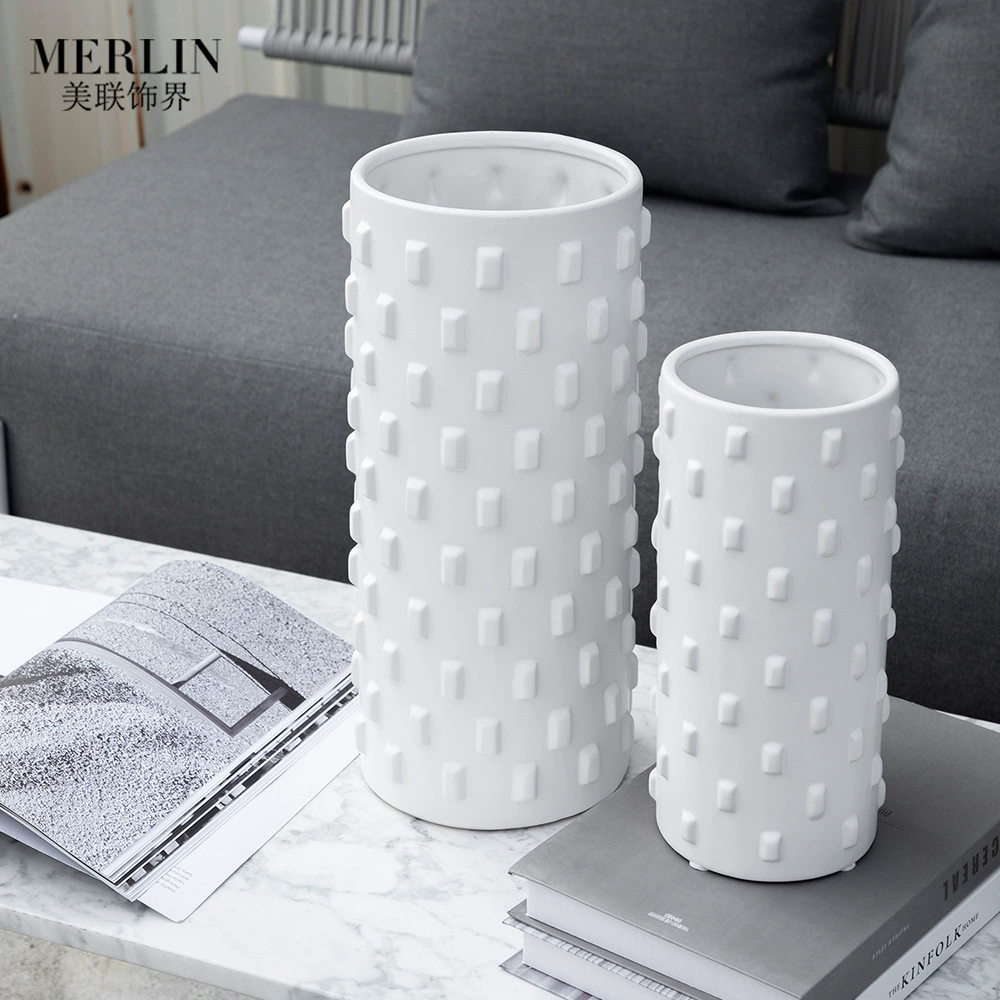 美联饰界 Polka dot matte white ceramic vase home creative simple modern style ornament creative ceramic