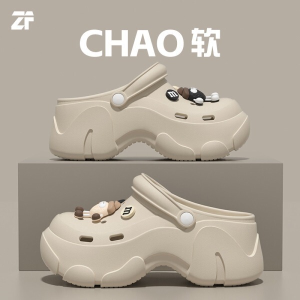 Crocs-style slippers platform