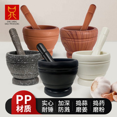 木のニンニクをまねる器の台所のニンニクの臼は唐辛子をすります。