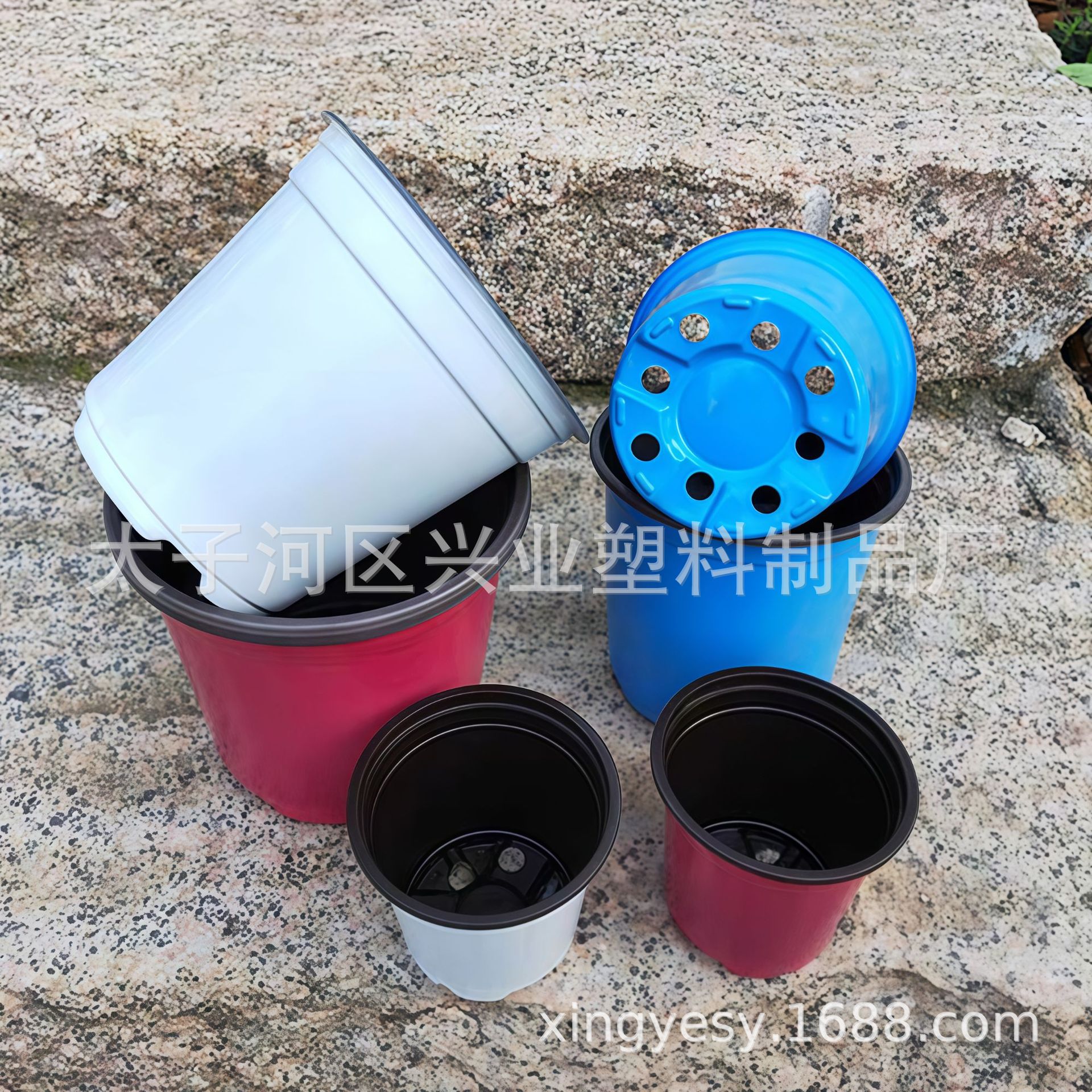 Two-color plastic black breathable flowerpot