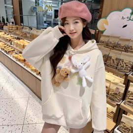 立体公仔2025秋冬季新款亲子装可爱毛绒玩偶挂饰连帽女童装卫衣潮