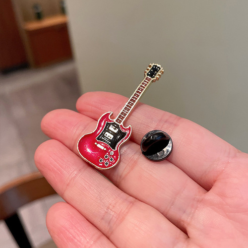 Retro enamel electric guitar brooch personalized musical instrument pin pipa violin metal badge clothing bag accessories