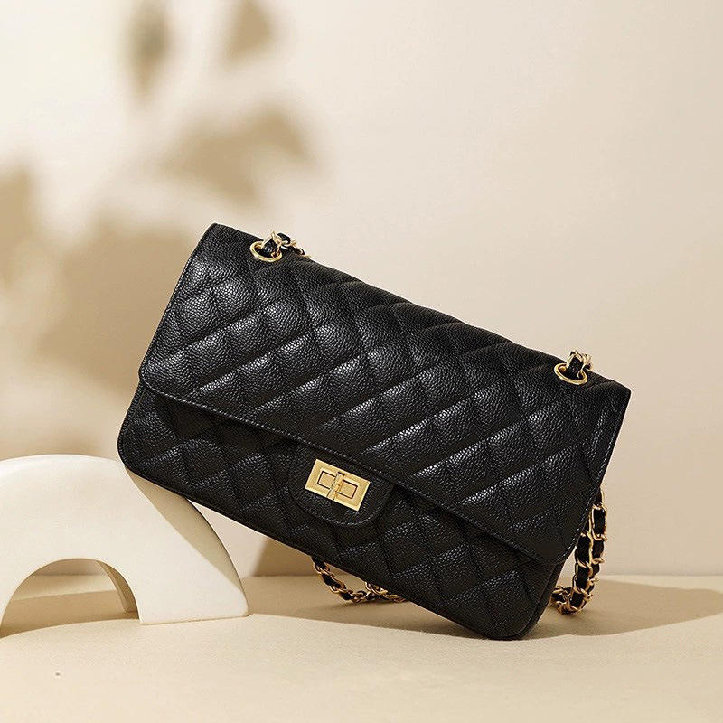 Leren tas met ruitpatroon, kettingdetails, teenbescherming, rundleerpatroon, okselstuk, enkele schouderband, crossbodytas voor dames_voghion.com