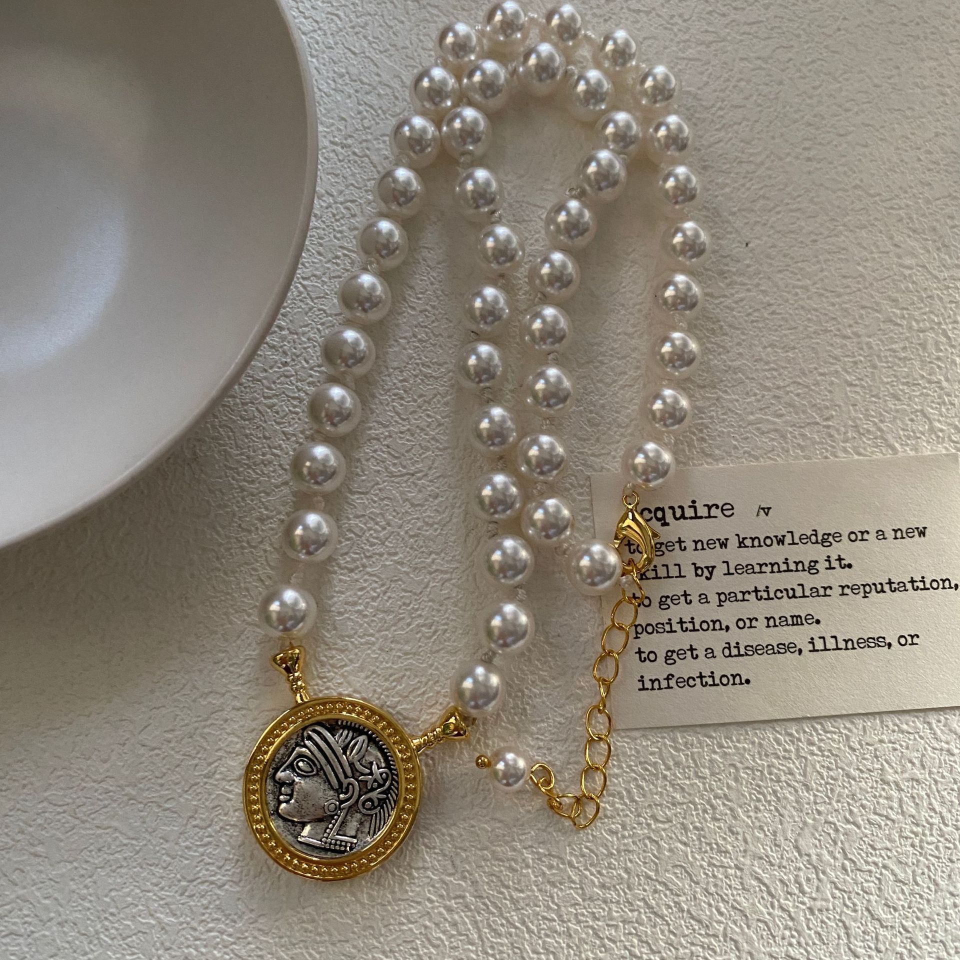 La diosa de la victoria en relieve serie de monedas antiguas de metal doble cara nuevo collar ligero ajustable de lujo nicho collar de alto nivel