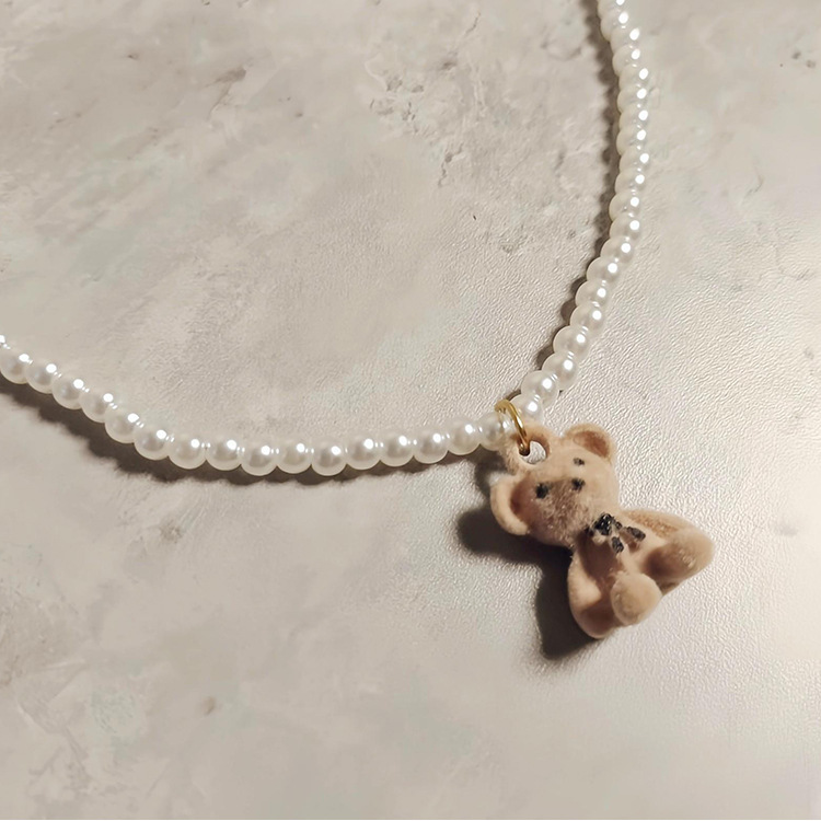 [Light Brown] Velvet Bear Necklace [Approx. 4mm Artificial Pearl + Alloy Pendant] Approx. 44+5cm