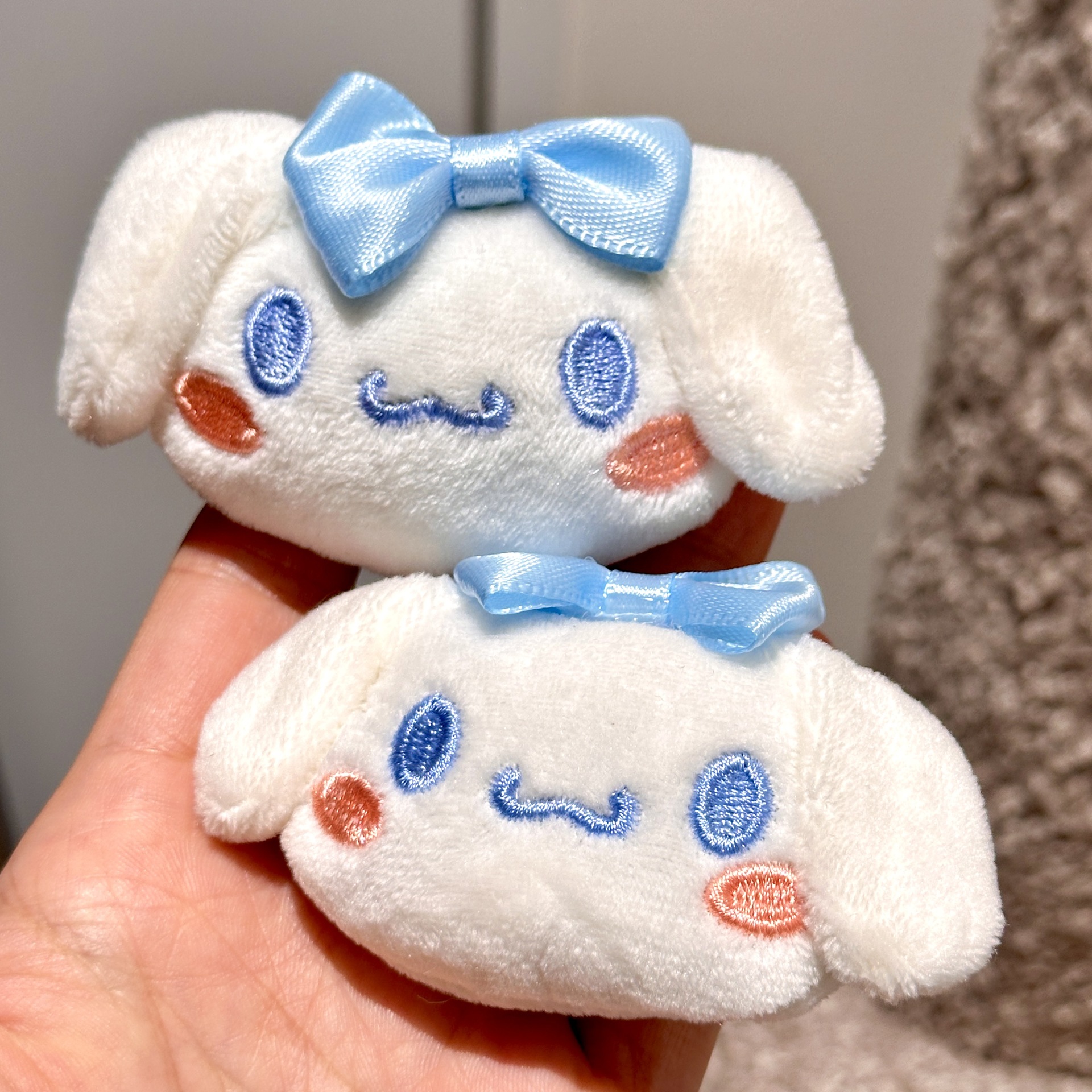 Capibala broche de peluche en línea lindo bolso ropa decoración pin DIY muñeca del delfín colgante muñeca