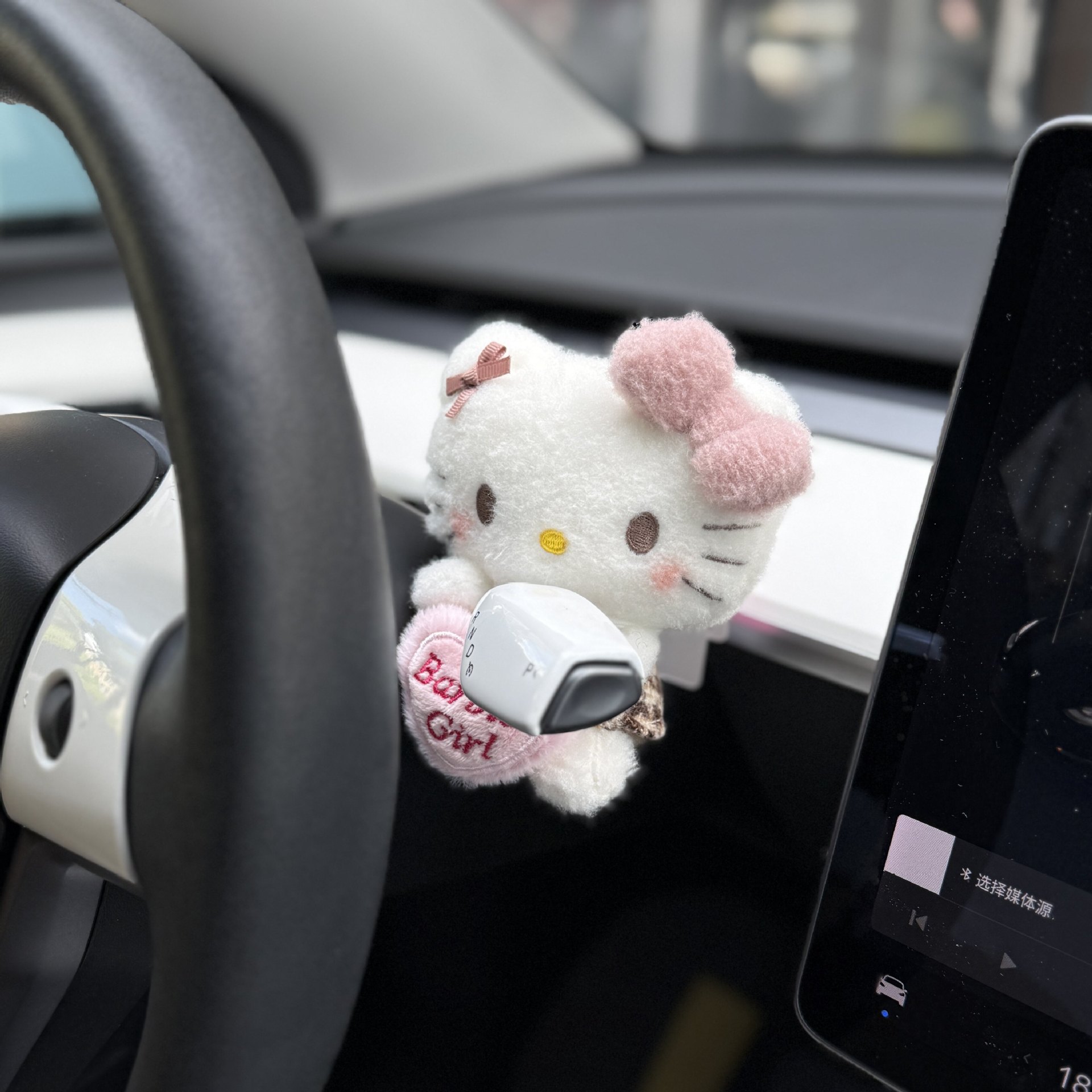 Cute plaid kitty car tissue box, tissue holder, tissue bag, car interior decoration, new car gift, niche product