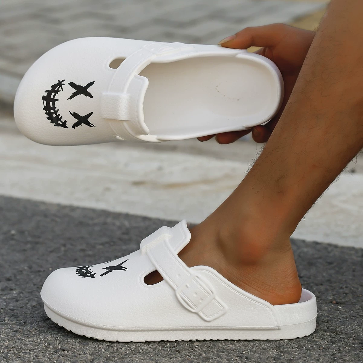 Летние мужские домашние тапочки-босоножки Croc 2025, повседневные, для улицы, модные садовые туфли, легкие, дышащие, пляжная обувь