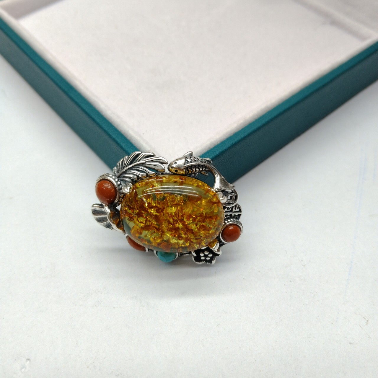 S925纯银重工镶嵌花珀吊坠南红绿松配饰大蛋面复古