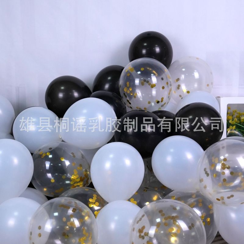 誕生日に風船を配置して結婚します。現場に風船を配置します。|undefined