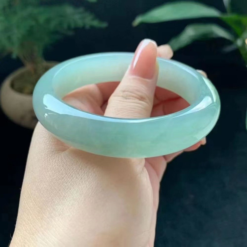 Vòng tay ngọc nữ chính hãng cao cấp màu xanh nhạt – đường kính trong 52–64 mm chi tiết 3