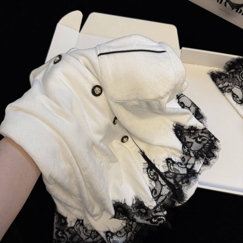 [in Stock] Chanel-Style Black Swan Lace Trim German Velvet Pajamas for Women, New Autumn Large Size Homewear Set Trendy