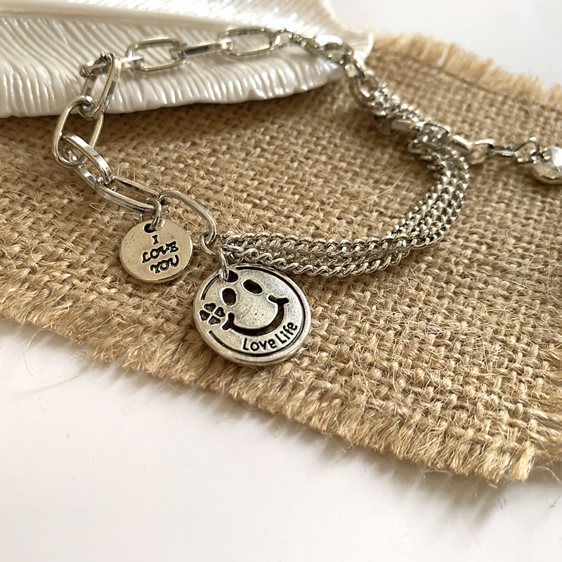 Bracelet De Visage Souriant Avec Pendentif Coeur Carte Ronde Rétro display picture 1