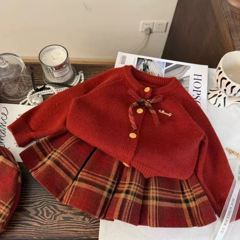 韩版童装2025新款秋冬女童红色毛衣针织开衫儿童格子半身裙两件套