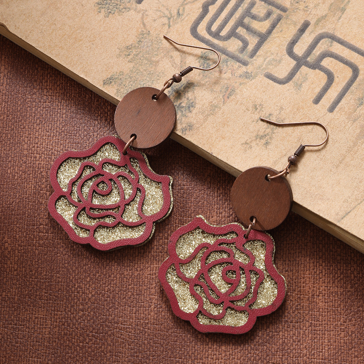 1 Pair Retro Flower Pu Leather Drop Earrings display picture 6