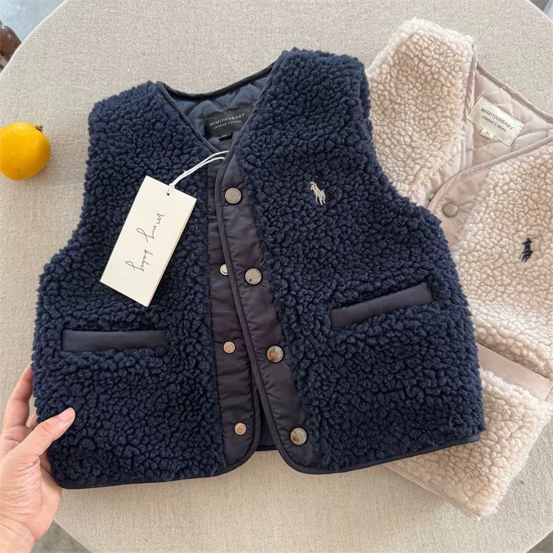 Chaleco de cordero de color sólido coreano para niños 2025 otoño y invierno nuevo estilo de tendencia para niños y medianos con hombros de camisa de terciopelo