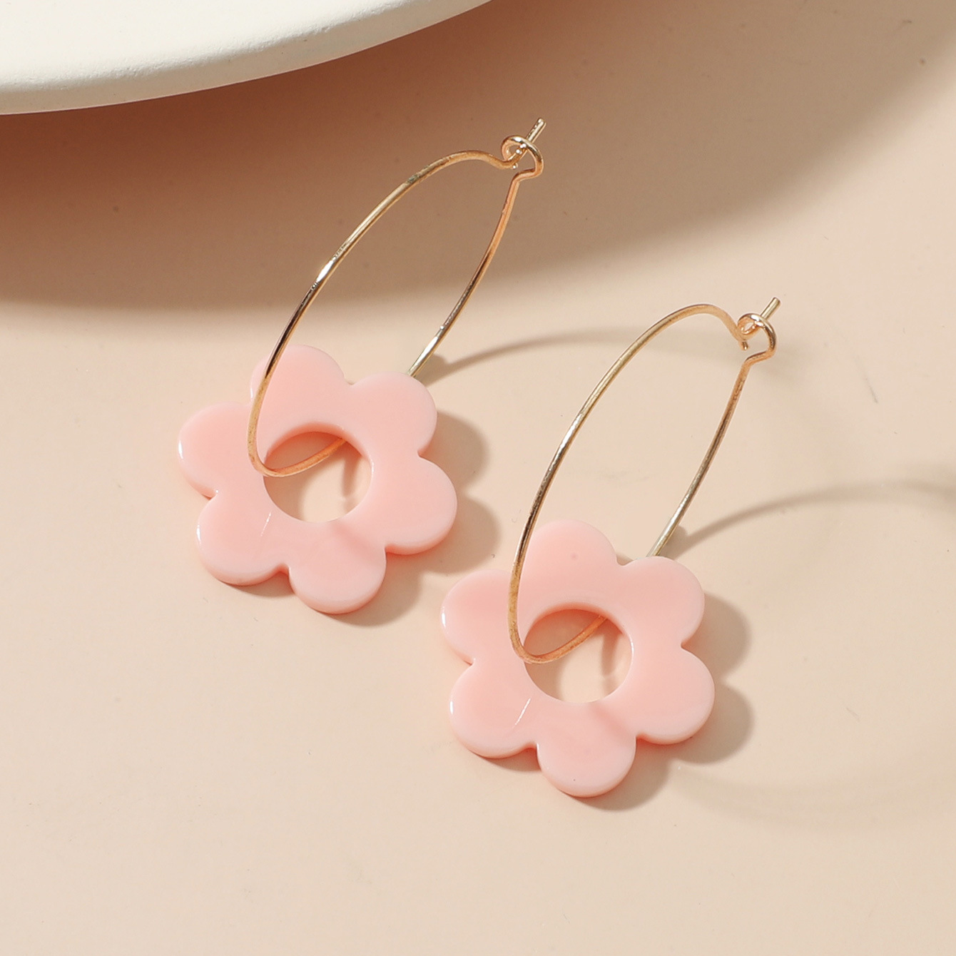 Nihaojewelry Korean Style Geometric Flower Acrylic Earrings Wholesale Jewelry display picture 7