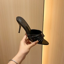 高版本夏季S家欧美时尚方头细跟黑色气质高跟凉鞋女漆皮外穿半拖