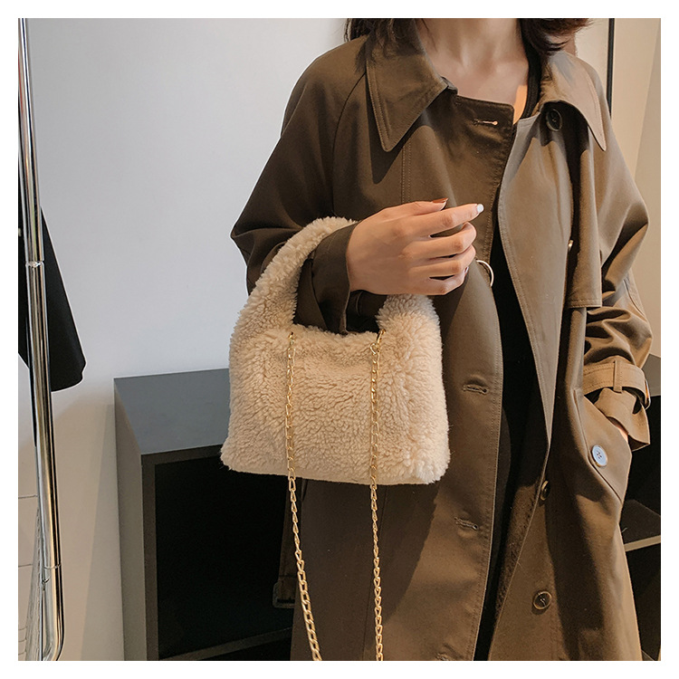 Pluche niche-ontwerp Dameskleurige crossbody Nieuwe herfst- en winterhandtas 2023 Chain pluchen tas_voghion.com