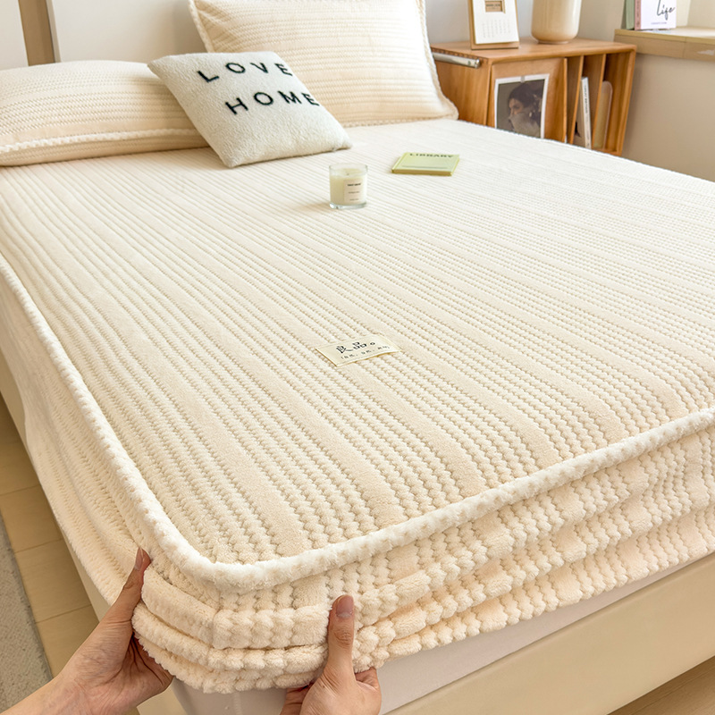 Otoño e invierno engrosado cama de terciopelo de leche una sola pieza 2025 nuevo colchón Simmons cubierta de protección sábanas de terciopelo de coral