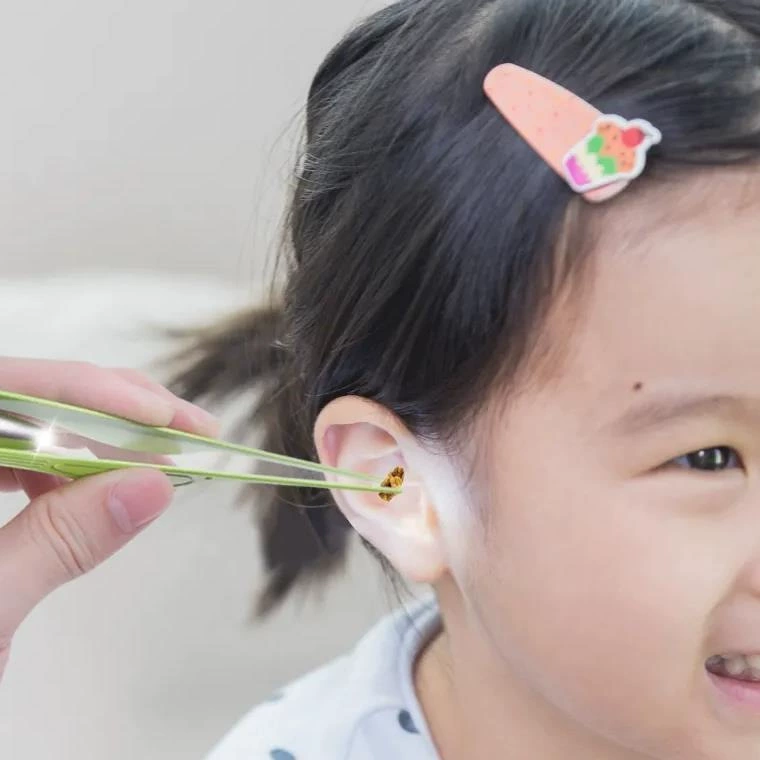 Дети копают уши, светящиеся пинцет с лампой и ложкой для ушей