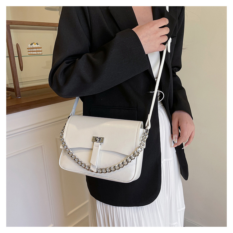 Mujeres PU Color Sólido Estilo Clásico Cuadrado Hebilla Magnética Bolso Bolso Bandolera display picture 16