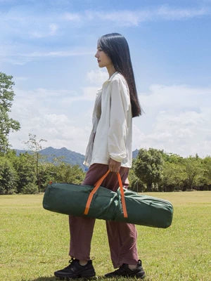 for camping in the wild — Avtomobil dam çadırları