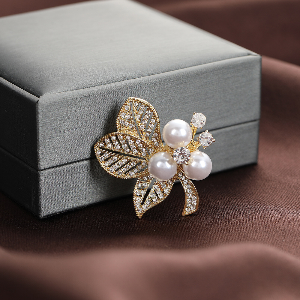 Elegant design protective underware pearl lapel pin