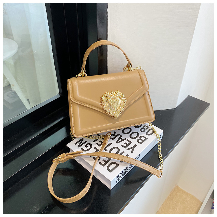Bolsas Nova Moda Bolsa Feminina Bolsa Transversal de Alta Qualidade Bolsa Feminina com Corrente Bolsa Love Pearl Estilo Europeu e Americano Bolsa Quadrada Pequena_voghion.com