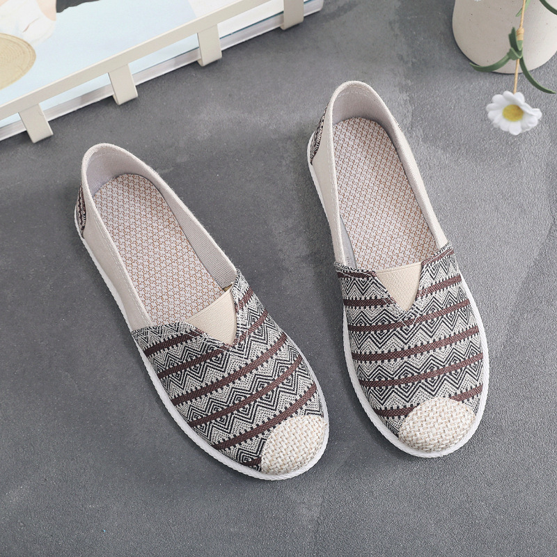 Spring and Autumn Women's Canvas Shoes, Old Beijing Cloth Shoes, Trendy and Versatile, Non-Slip, Soft-Soled, Comfortable Slip-On Flat Shoes Spring and Autumn Women's Canvas Shoes, Old Beijing Cloth Shoes, Trendy and Versatile, Non-Slip, Soft-Soled, Comfortable Slip-On Flat Shoes