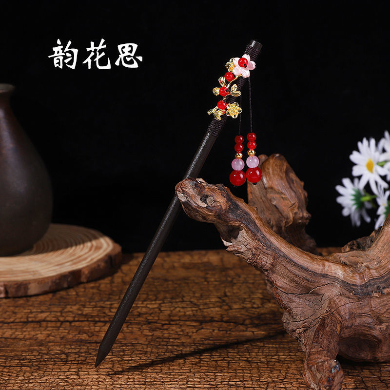 黒檀の木のかんざしのフリンジをまねて、かんざしの子供の古風な頭飾りをします。|undefined