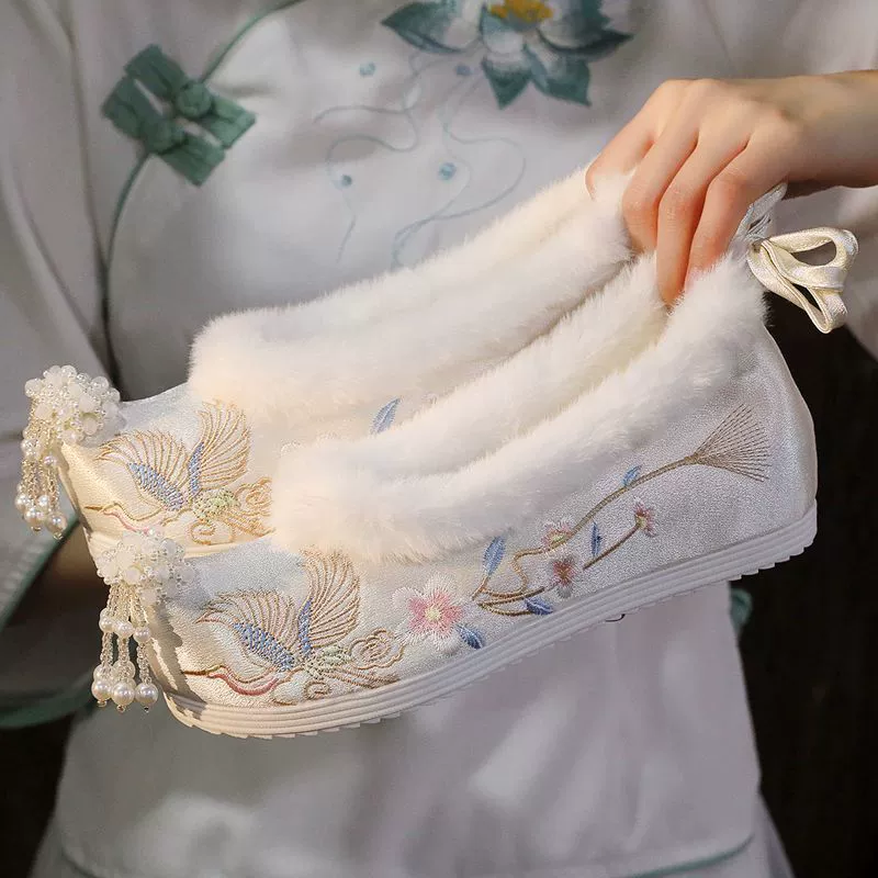 Осенне-зимняя антикварная обувь ханьфу на флисовой подкладке Женская обувь с вышивкой из бусин, внутреннее увеличение древней одежды, Тканевая обувь для студенческих выступлений