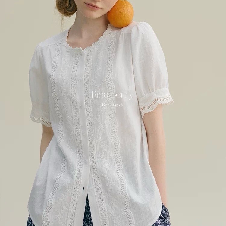 Round Neck Embroidered Shirt with Cutout Cuffs and Lace, French Pastoral Style, Simple Design Round Neck Embroidered Shirt with Cutout Cuffs and Lace, French Pastoral Style, Simple Design