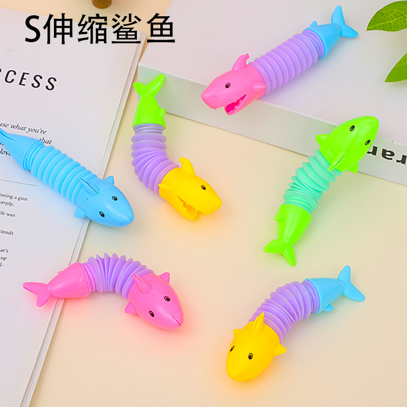 Tubo de tracción telescópico dinosaurio estand plaza estand juguetes al por mayor transfronterizos ventilación descompresión animal estiramiento tubo pequeño dinosaurio