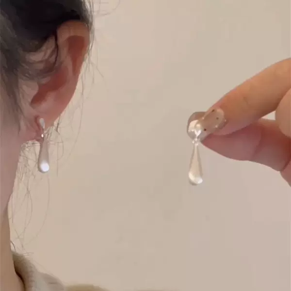 Water Drop Mosquito Incense Plate Ear Clip Without Ear Holes Female Niche Cold Style Simple Elegant 2025 New Earrings silver Earrings