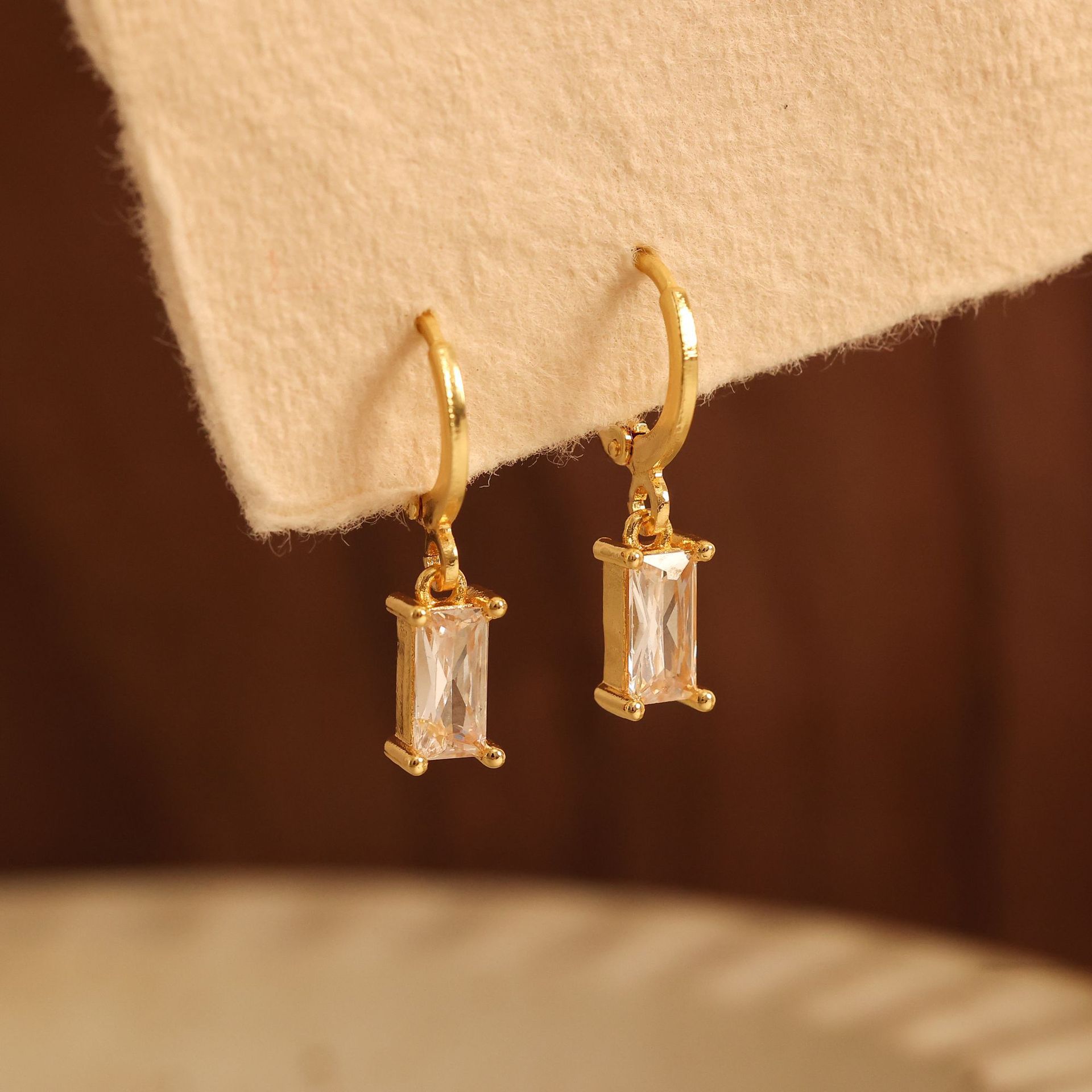 Orecchini geometrici in zircone per uomo ear cuff alla moda_voghion.com