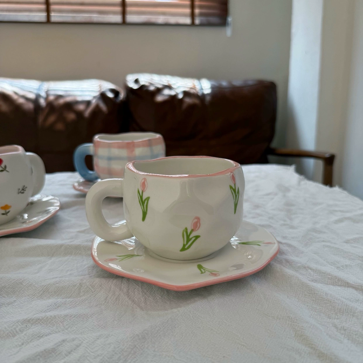 Ceramic coffee cup set INS Japanese retro, hand-painted irregular saucer, vintage style