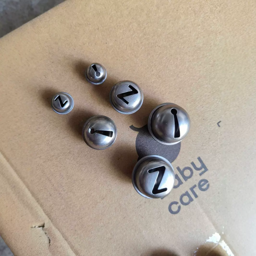 源头工厂英文铃铛25MM/20MM/13MM彩色铁铃铛圣诞装饰宠物挂饰圆形